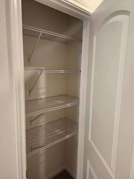 Building Photo - 304 Marsh Ln