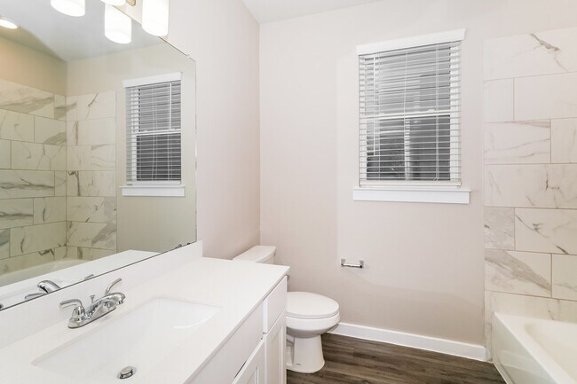 Building Photo - 309 N Centro Cir