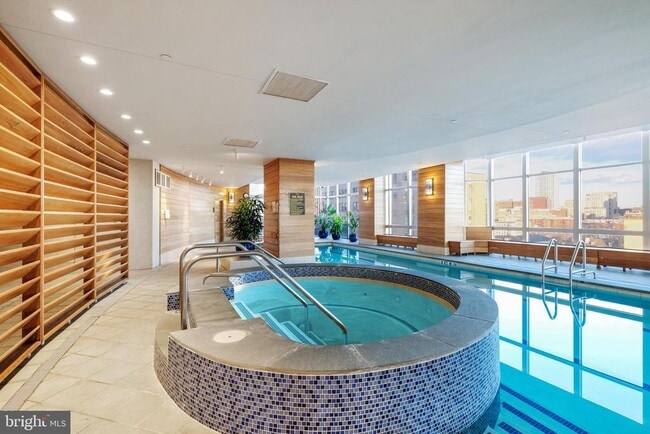 Building Photo - 400 S Broad St