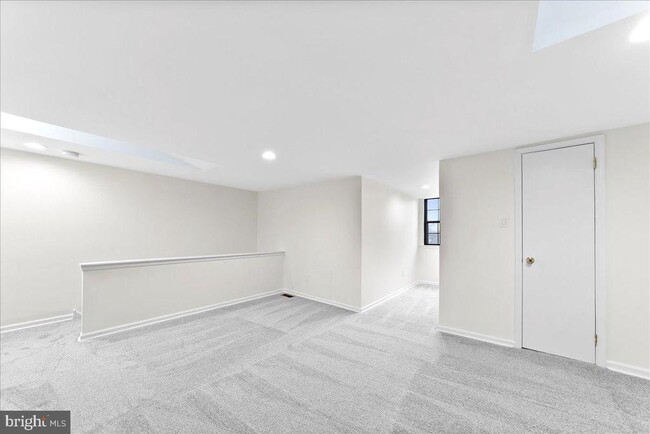 Building Photo - 11 Algonquin Ct