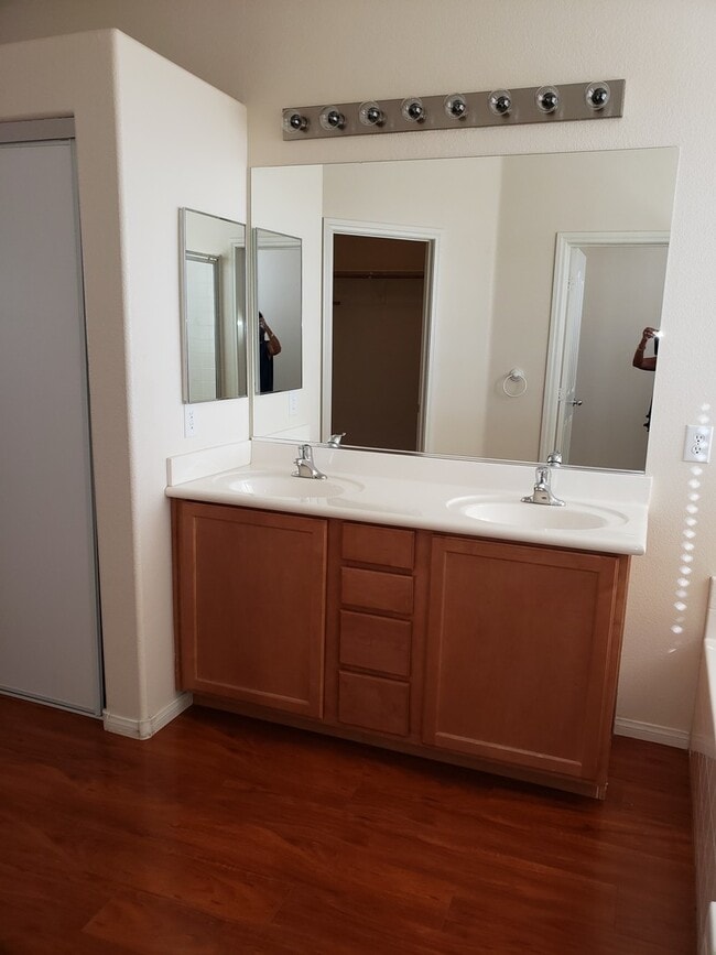Building Photo - 8904 Nautilus Vista Ct