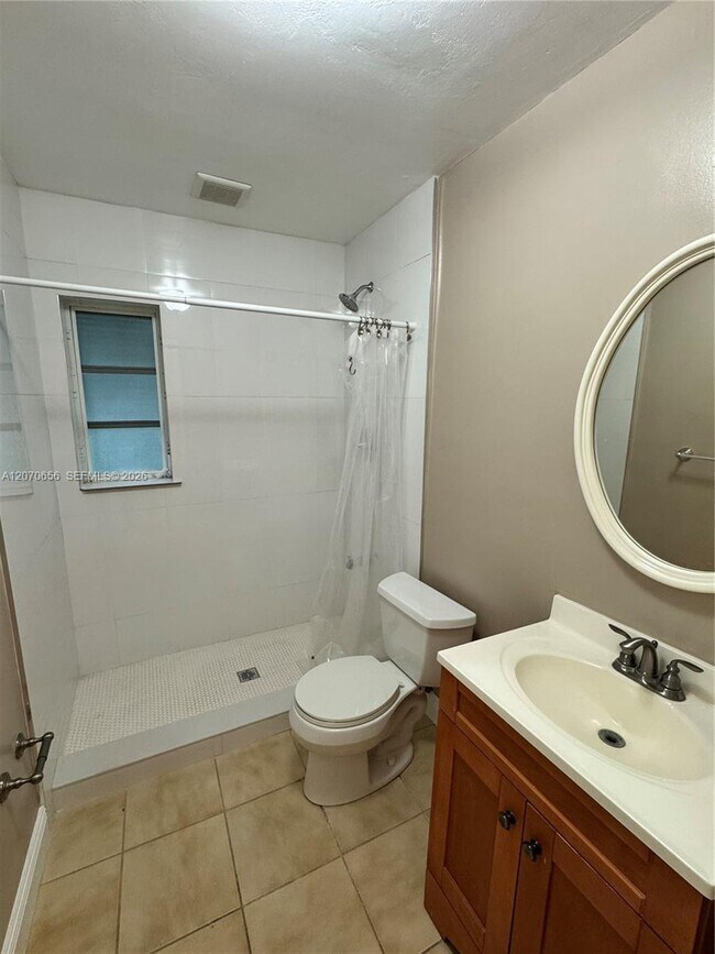 Building Photo - 18225 SW 94th Ave