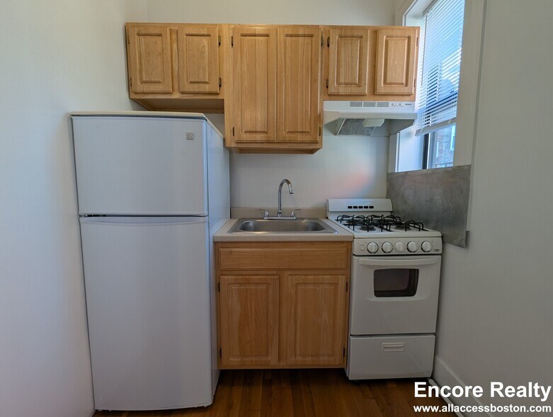 Building Photo - 24 Phillips St