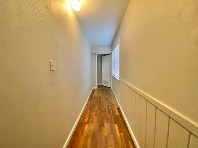Building Photo - PRE LEASING NOW - AVAILABLE 7/14