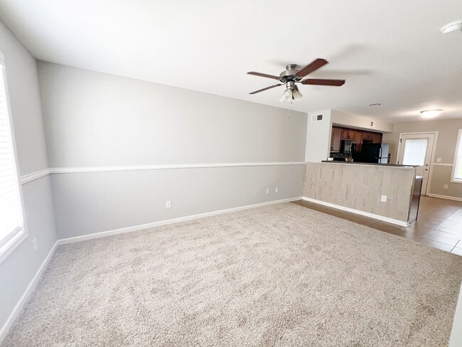 Building Photo - 2 Bedroom 1.5 Bath Townhome