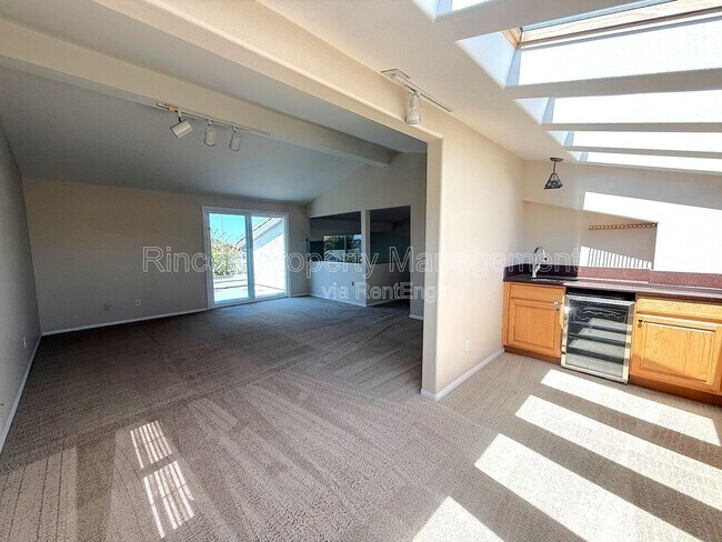 Building Photo - 2462 Pierpont Blvd