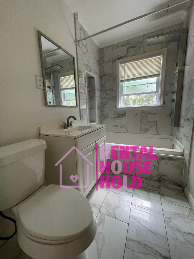 Building Photo - 20060 Hickory St