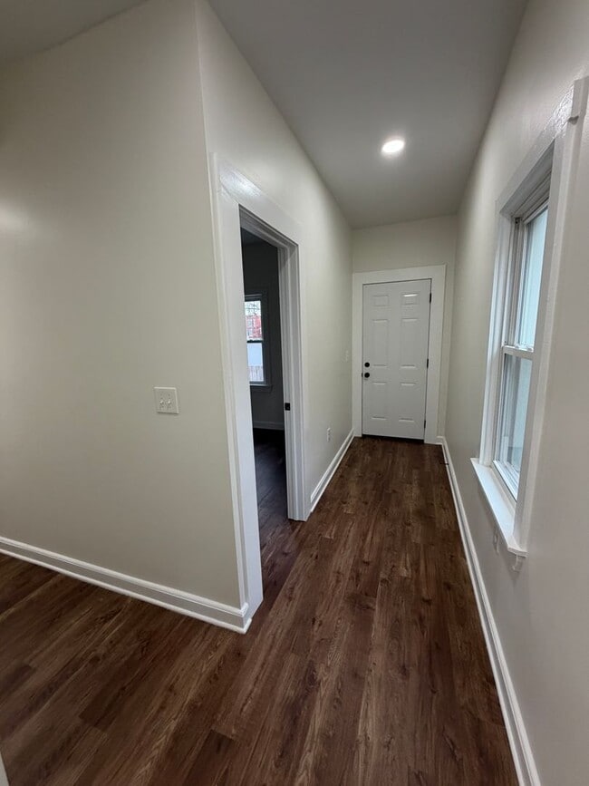 Building Photo - 415 Hanford St