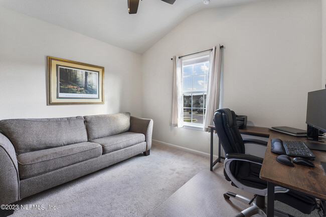 Building Photo - 6867 Roundleaf Dr