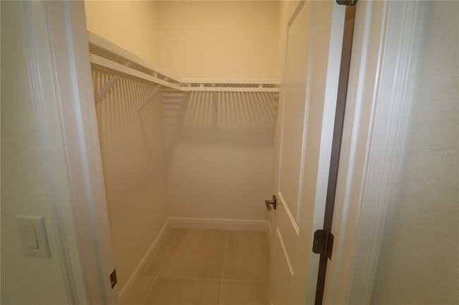 Building Photo - 307 Lomond Dr