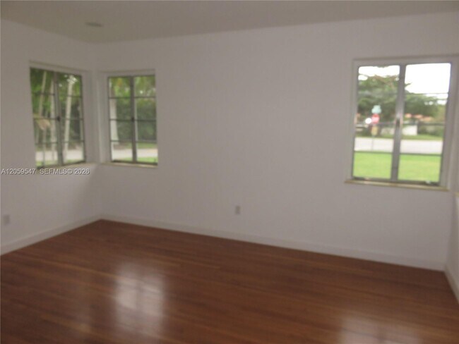Building Photo - 5801 SW 28th St