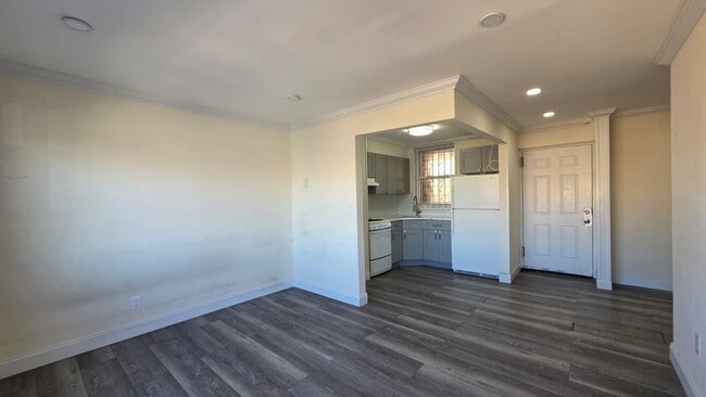 Building Photo - 502 26th St