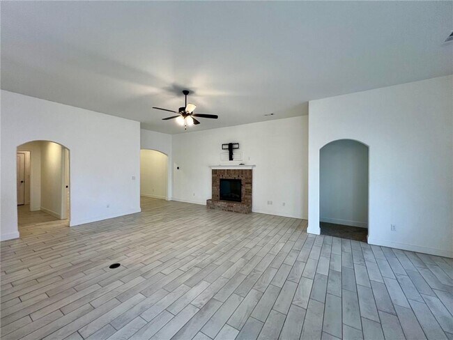 Building Photo - 1011 Sundance Ln