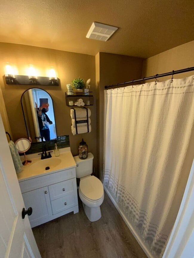 Building Photo - Spanaway Home 3bdr & 2.5 bath 2 car garage & UPDATED FLOOR PLAN