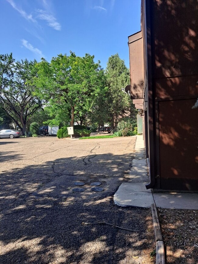 Building Photo - ALL PROSPECTIVE TENANTS MUST SUBMIT A $58 NON-REFUNDABLE APPLICATION FEE PER APPLICANT ONLINE AND...
