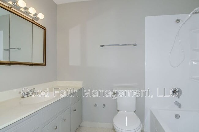 Building Photo - 304 Greene St