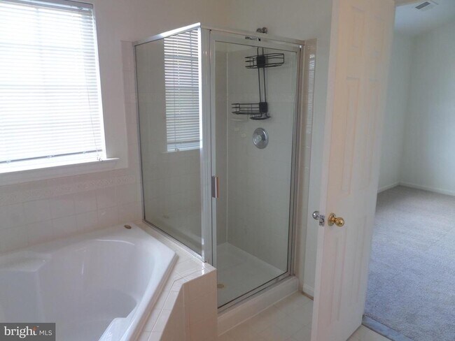 Building Photo - 836 Linfield Terrace NE