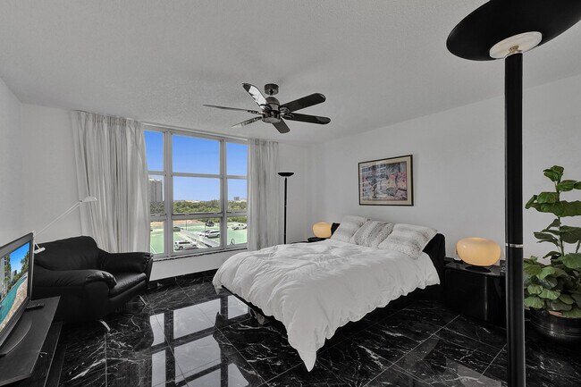 Building Photo - 3500 Mystic Pointe Dr