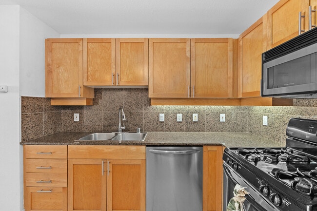 Building Photo - 1240 India St