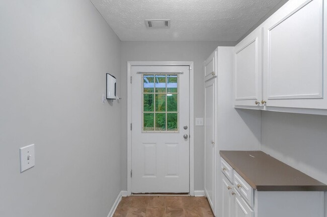 Building Photo - Coming Soon....Gorgeous 3bedroom 2bath in Stockbridge, GA!