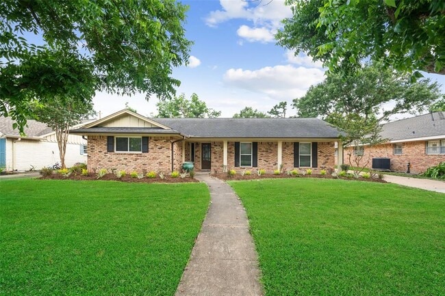 Building Photo - 1810 Droxford Dr