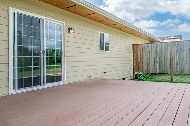 Building Photo - 4922 109th St NE