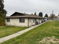 Building Photo - L996