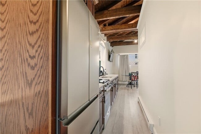 Building Photo - 98 Kay St