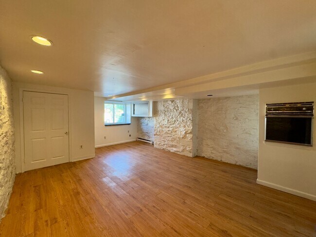 Building Photo - Apartment Units in Station North, MD!