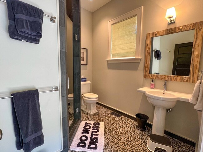 Building Photo - 118 Water Mill Towd Rd