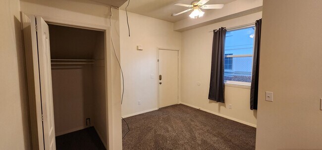 Building Photo - 807 E Mission Ave
