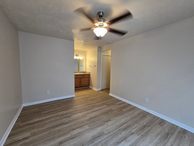 Building Photo - 6780-1 Willowbrook Dr ~ Stewarts Creek