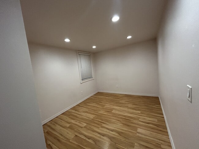 Building Photo - 4408 SE 36th Pl