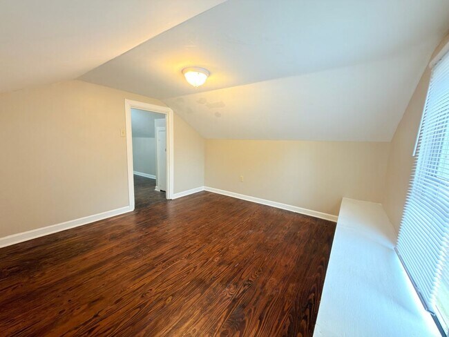 Building Photo - Charming Memphis Home with Spacious Yard – Move-In Special!