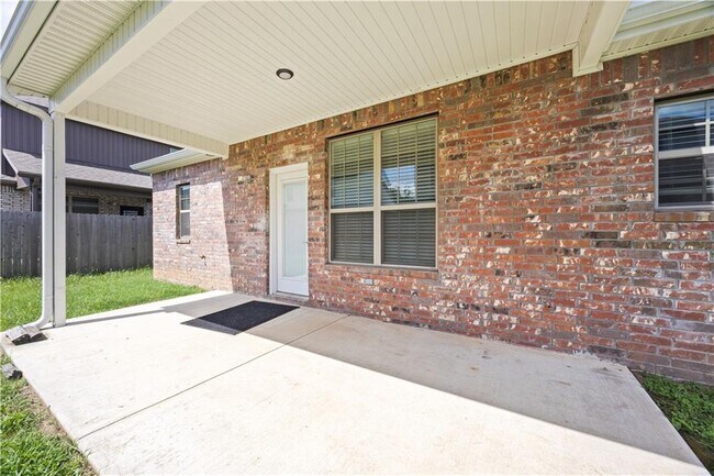 Building Photo - 240 Vicks Cir