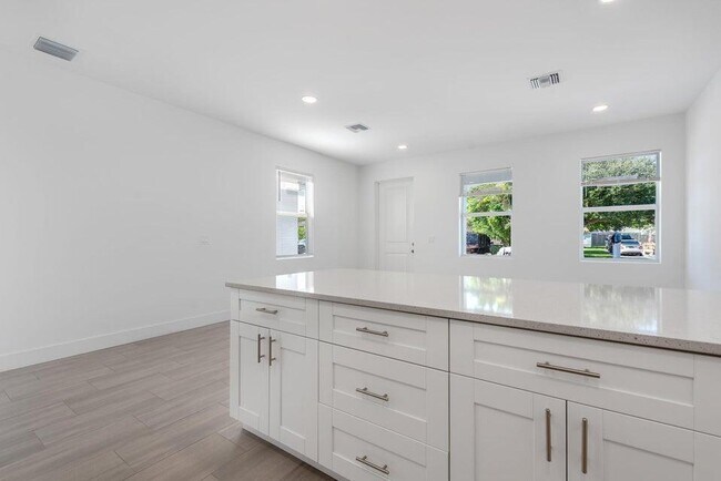 Building Photo - 3707 Saginaw Ave