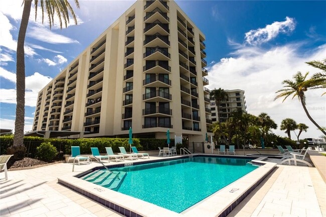 Building Photo - 690 Island Way