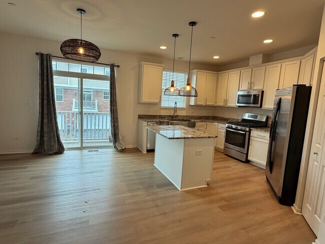 Building Photo - 4424 Monroe Ct