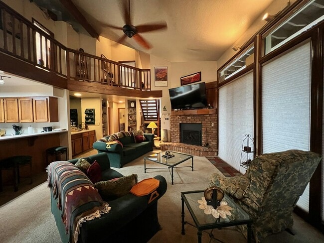 Building Photo - 2702 Juniper Cir