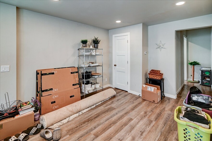 Building Photo - 205 S Fair Oaks Ave