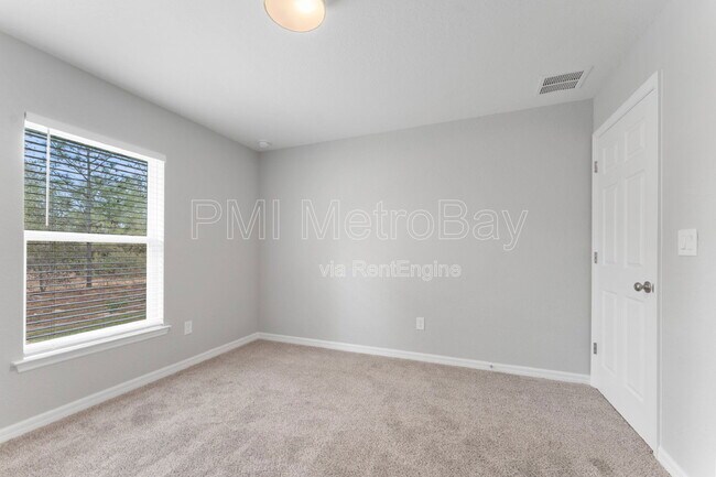 Building Photo - 9461 N Sandree Dr