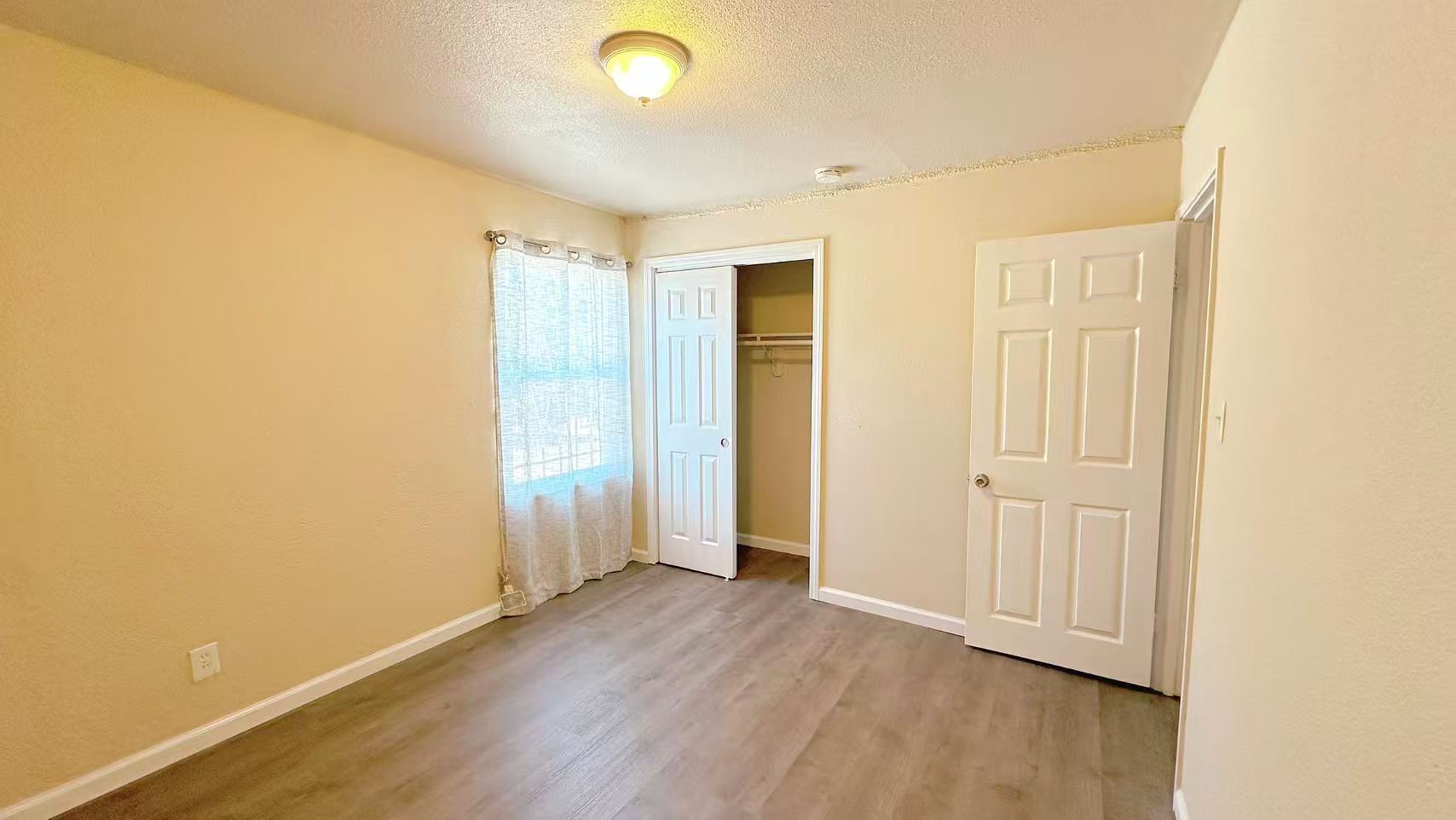 Building Photo - 215 Odessa Ave