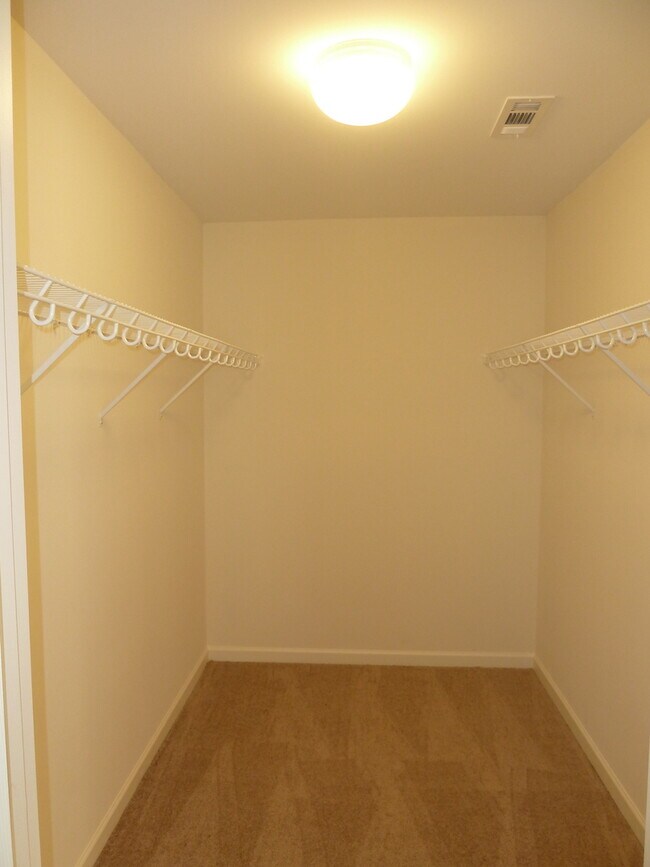 Building Photo - Beautiful Brick Home in Primrose Creek – B...