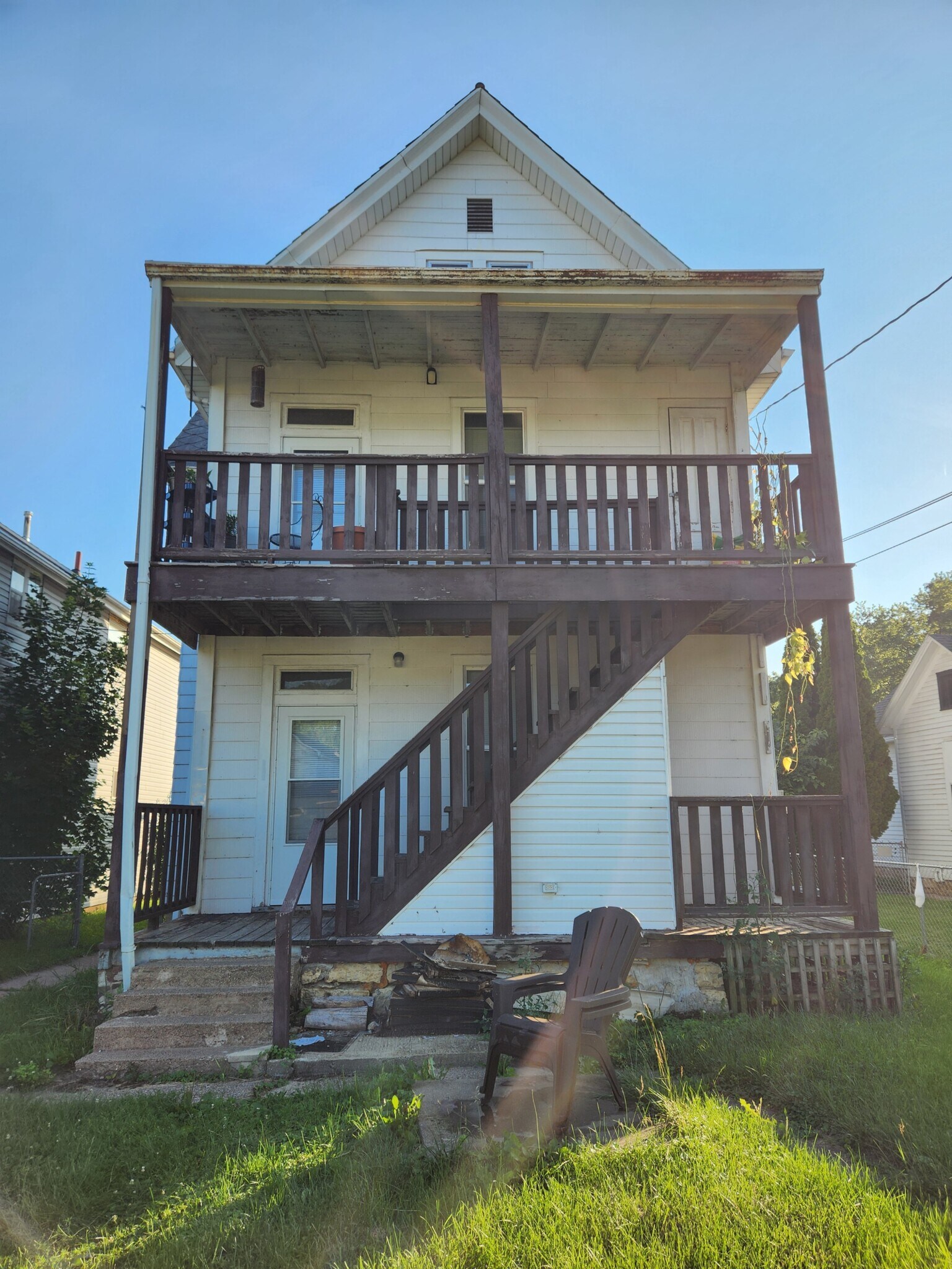 Rear Exterior with Private Entrance - 2548 Jackson St