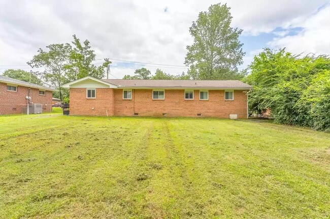 Building Photo - 443 Steele Rd