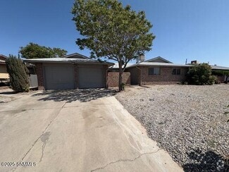Building Photo - 1006 S Scenic Dr