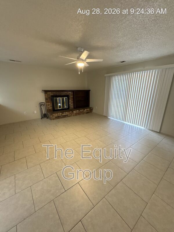 Building Photo - 1009 W Laura Ave