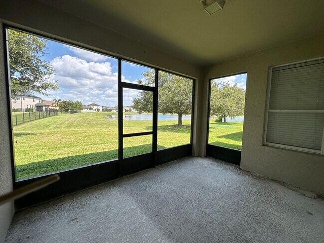 Building Photo - BEAUTIFUL SPACIOUS 3 BEDROOM 2  BATH SINGL...