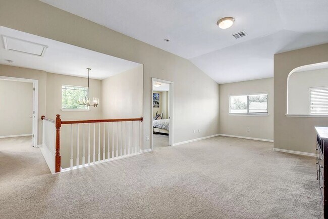 Building Photo - 4 bed Kensington Trail Subdivision
