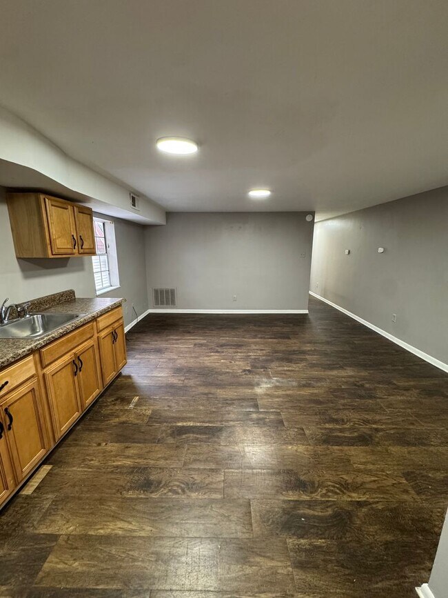 Building Photo - 542 5th Ave